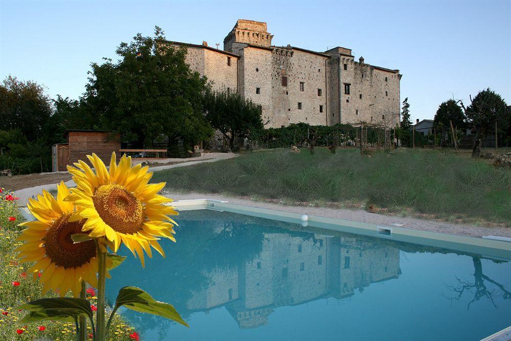 Отель Castello Di Barattano Marcellano Экстерьер фото